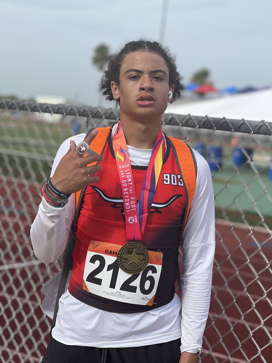 Alec_Forney5's tweet photo. Ran 1st leg and put us in the lead to win state with a 3:20🥇All glory to god🙏🏼 https://t.co/JlUuQyt1yW
