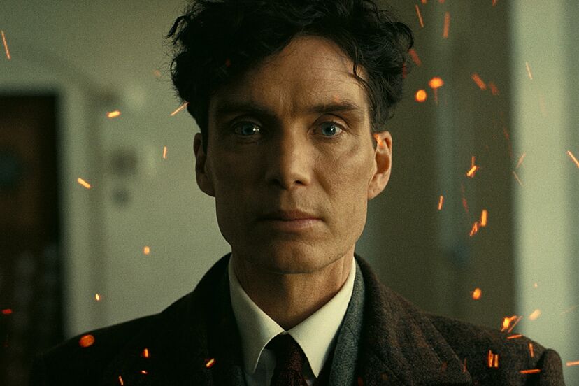 SitoCinema's tweet photo. Que una película de tres horas, de puro diálogo, que cuenta un acontecimiento real biográfico de un hecho importante, del cine más clásico, haya superado los 300 millones en todo el mundo, en 9 días...
#OPPENHEIMER ha logrado algo enorme 👏👏💯💯. https://t.co/eo8RjZOBNx