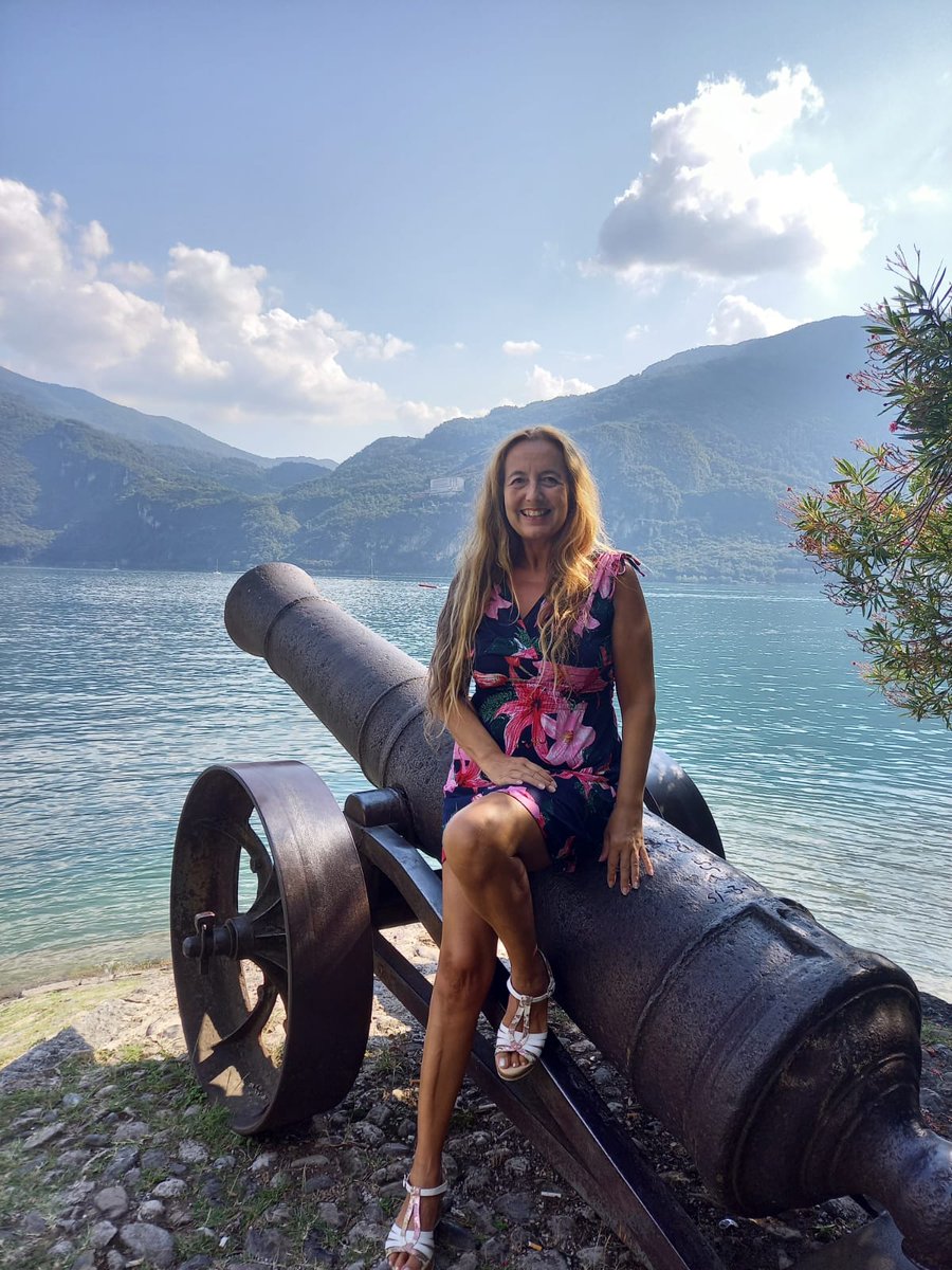 MiriamLadybug's tweet photo. #Mandello 🇮🇹 #SummerTime https://t.co/Flf5Q8OtZB