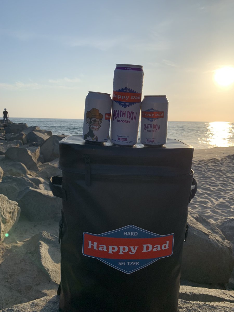 natechillin_'s tweet photo. Beach Day!🌅🍻 @happydad https://t.co/yU90qRg1cB