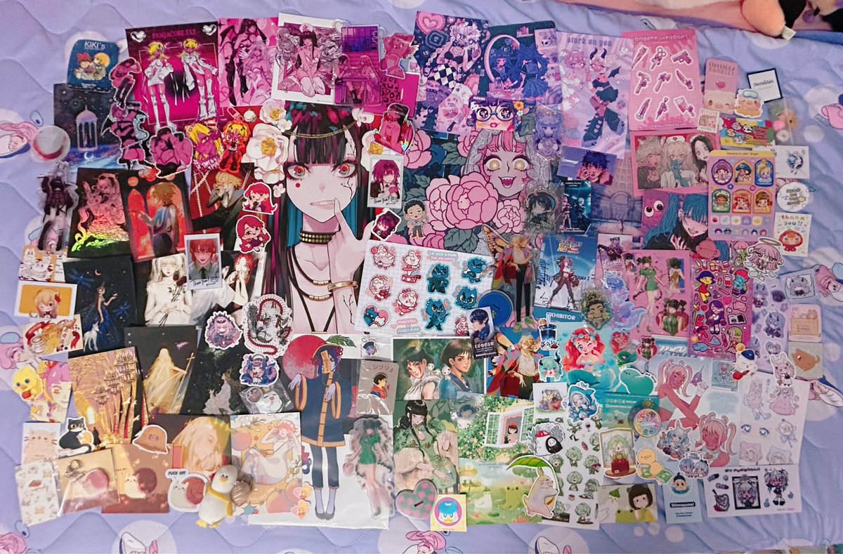 Seiji606's tweet photo. All stuffs I’ve got from #afacsf #afacsf23 ! I didn’t expected to get this much but your guys works are so goooood it came out I broke a lot 😹👍 Really happy to grab all of these though!! I have a lot of good experience at the con. Ty everyone and see u next time!!💗💗💗 https://t.co/lrKtc0BhUa