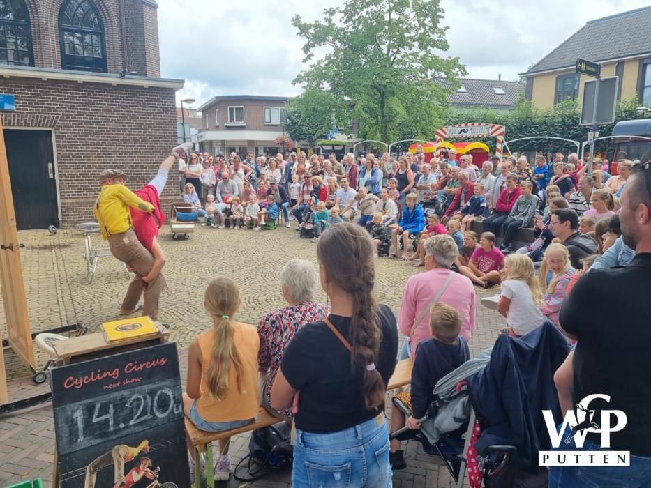 Gezellig druk vandaag in Putten <a href="/WinkelsPutten/">Winkelcentrum Putten</a> Alles wat met Circus te maken heeft voor de kleintjes, 
Oogstfeest op #deMariahoeve 
Summerfestival op <a href="/StrandparcNulde/">Strandparc Nulde</a> 
Het 💦bruist💦 in #Putten zo midden in toeristenseizoen👍🏻
en…de kermis is in opbouw!  in het centrum.