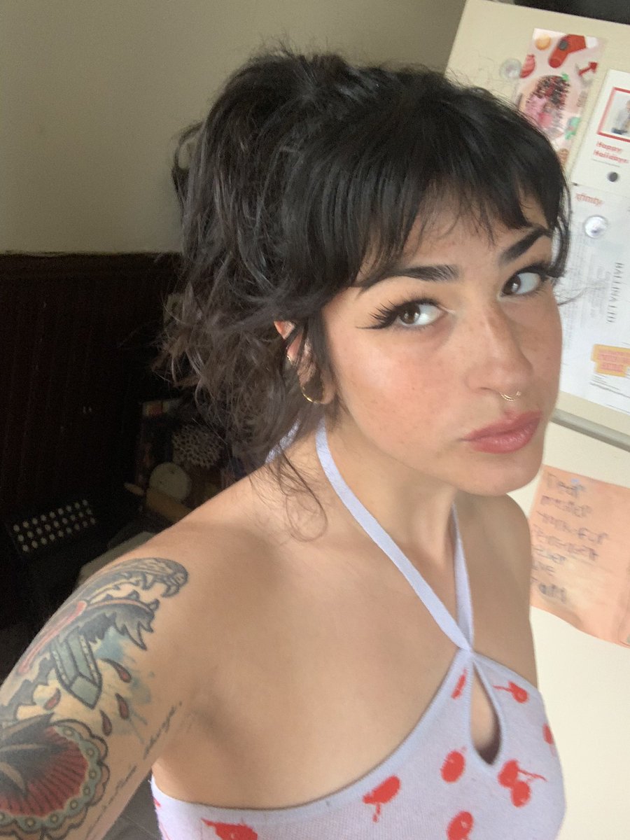 evilbread tweet media