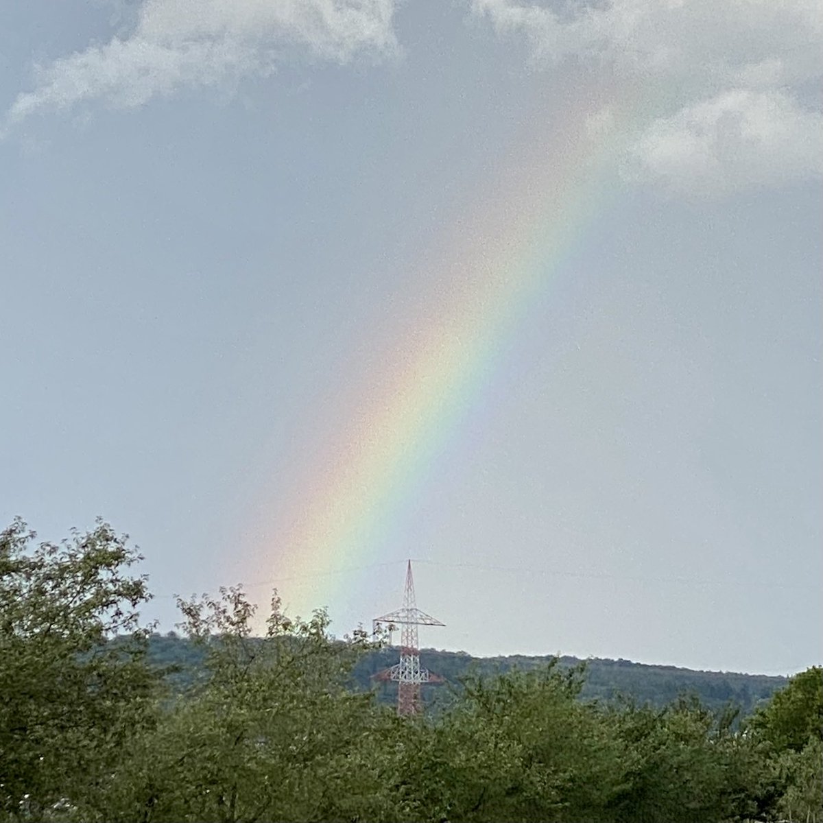 glaubeweiter's tweet photo. Bei #Regenwetter #schwimmen 🏊‍♀️gehen Mit einem #kräftigen #Regenbogen #belohnt werden👍Ein #optisches #Phänomen an dem ich mich nicht sattsehen kann + bei dem ich an das #Versprechen #Gottes diese #Erde in #Zukunft zu #bewahren und zu #erhalten denke. 👉 #Hoffnung und #Vertrauen ! https://t.co/8V7kCKUona