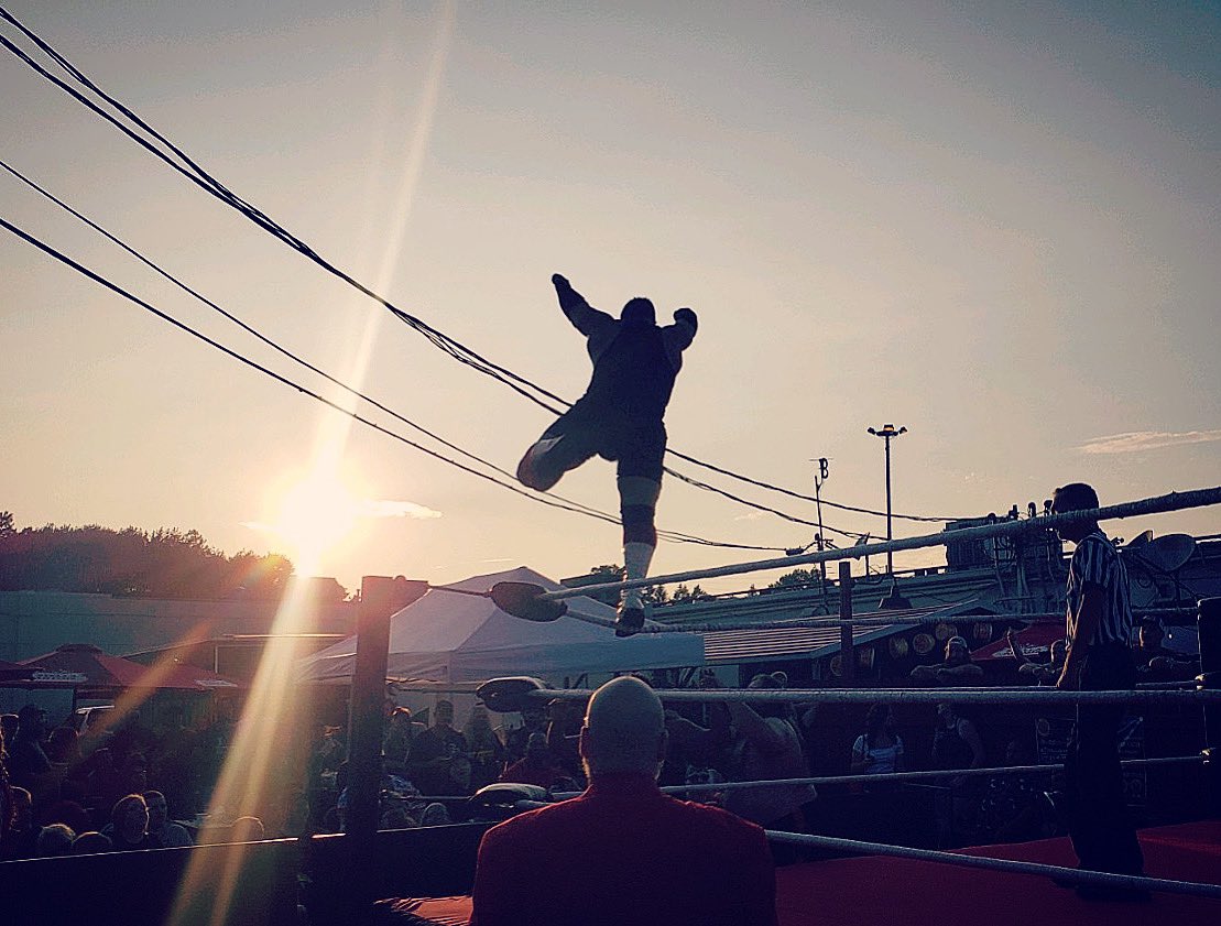 robbystarr117's tweet photo. Departed! #prowrestling #intothesunset #wrestling #paolinomania ๐ชฝ๐๐ชฝ https://t.co/R4Ug3EZJPD