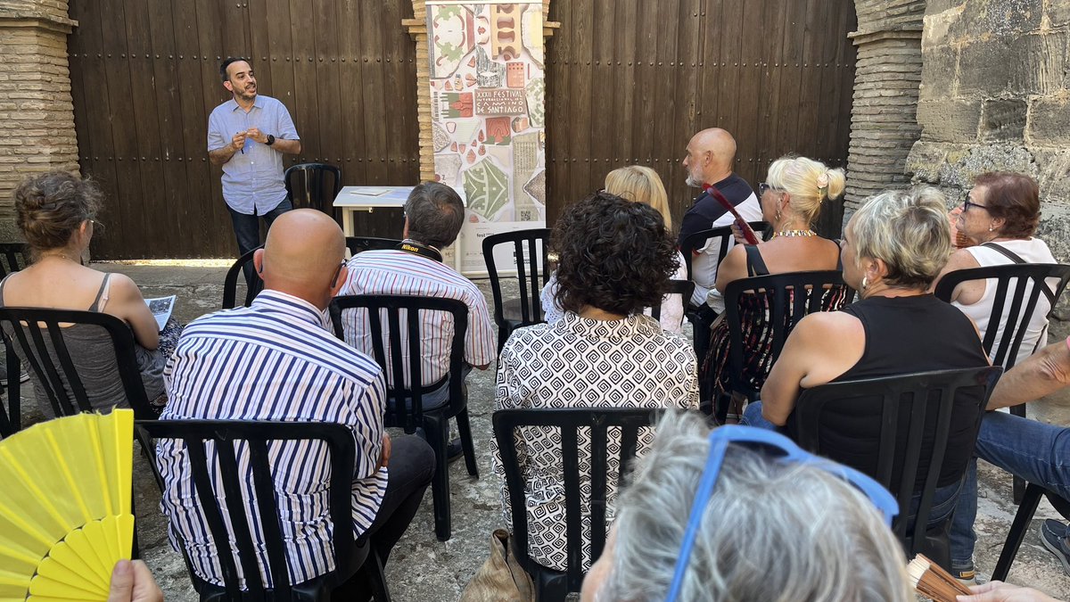 festivalcamino's tweet photo. 🎼🎤 Magnífica conferencia de Alberto Cebolla en el Monasterio de Sijena: El manuscrito de Sixena. Procesionario de las religiosas de la Sagrada, Soberana e Ínclita Orden Militar de San Juan de Jerusalén ✨ #32FICS #CaminodeSantiago @DPHuesca @AytoJaca @cJacetania https://t.co/usWPrUjqP2