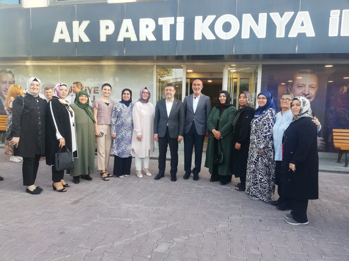 Akkadinkonya_'s tweet photo. Tarım ve Orman Bakanımız İbrahim Yumaklı İl Başkanlığımızı ziyaret ederek teşkilat üyeleriyle bir araya geldi. Ziyaretlerinden dolayı teşekkür ederiz. @ibrahimyumakli 
@aysekesir 
@AKKADINGM 
@esradogancandan https://t.co/2TyeTmfavw