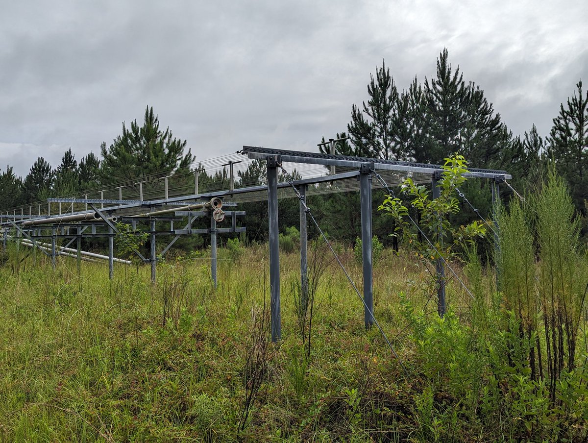 KF4LMT's tweet photo. This morning I visited the USAF/USN Space Surveillance System AN/FPS-133 (Space Fence) receive site in Tattnall County, GA. The system was used to track objects orbiting over the United States and operated on 216.980 MHz. #USAF #USN #Space #SpaceFence #History #Radio https://t.co/u30kk0krjf