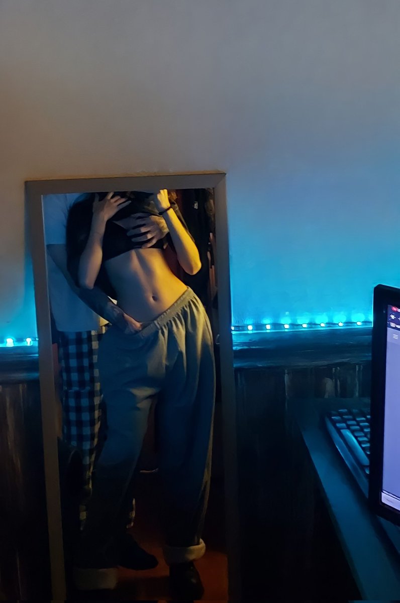 artoflovve's tweet image. u n 4@