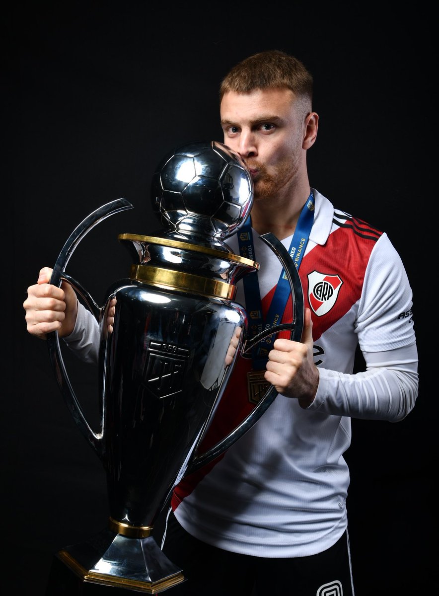 9️⃣ es su posición 
1️⃣2️⃣ goles en la Liga
1️⃣8️⃣ es su dorsal
Beltrán, qué loco que está 🤪