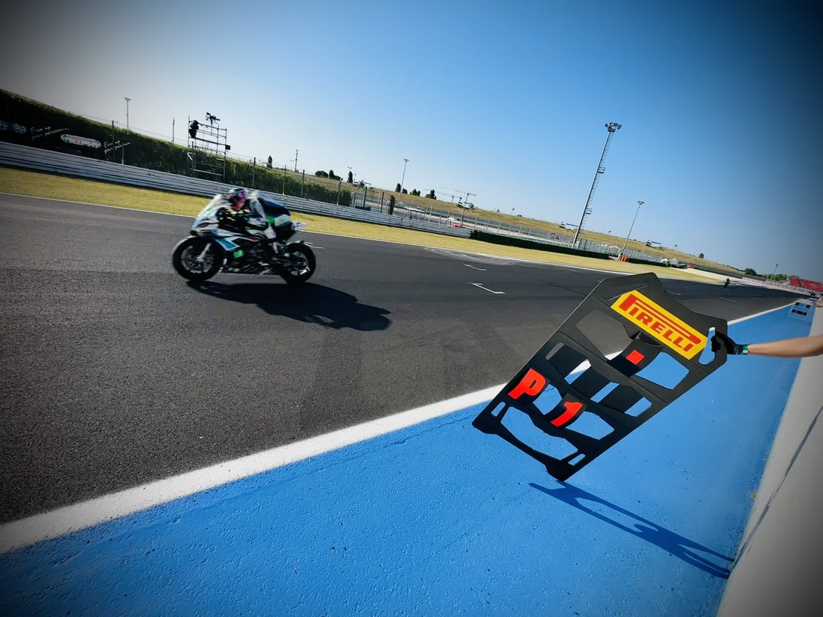 GabrieleGi19's tweet photo. Qui al @circuitomisano si vola!
Domani partiamo in Pole Position🏁

Felice come un bambino🎢🤗

@CIVtv NT1000 RACE START 11:50🏁
Grazie Ragazzi!

@LFMGroup @raninternationa @BMWMotorradIT @PirelliMoto @pistard_racing https://t.co/hxyog4j8R0