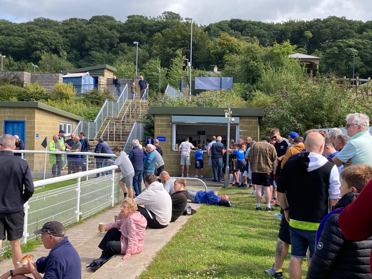 GwynGriffiths77's tweet photo. #Bangor return home. #Cymru #WALES #cartref #FanOwnedFootball @Bangor1876 https://t.co/gWgqQVbLoM
