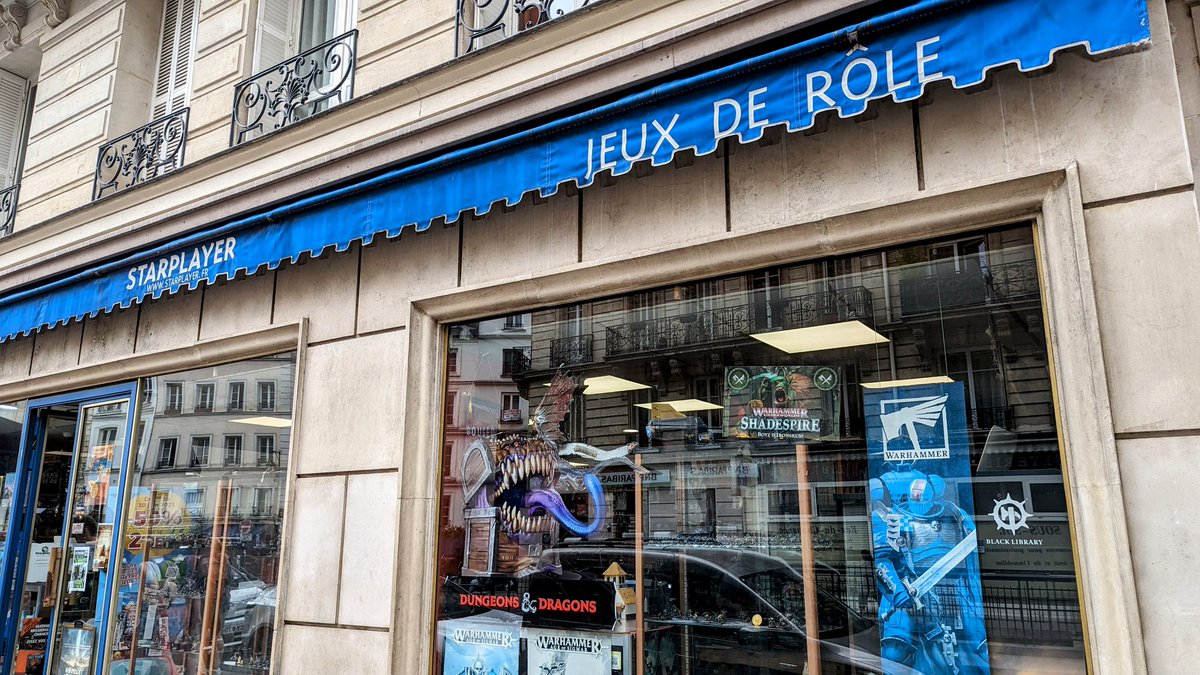 Ca5tro's tweet photo. Last day in Paris and we have the time to stop by yet another FLGS. https://t.co/ZwIs5Ux5PM