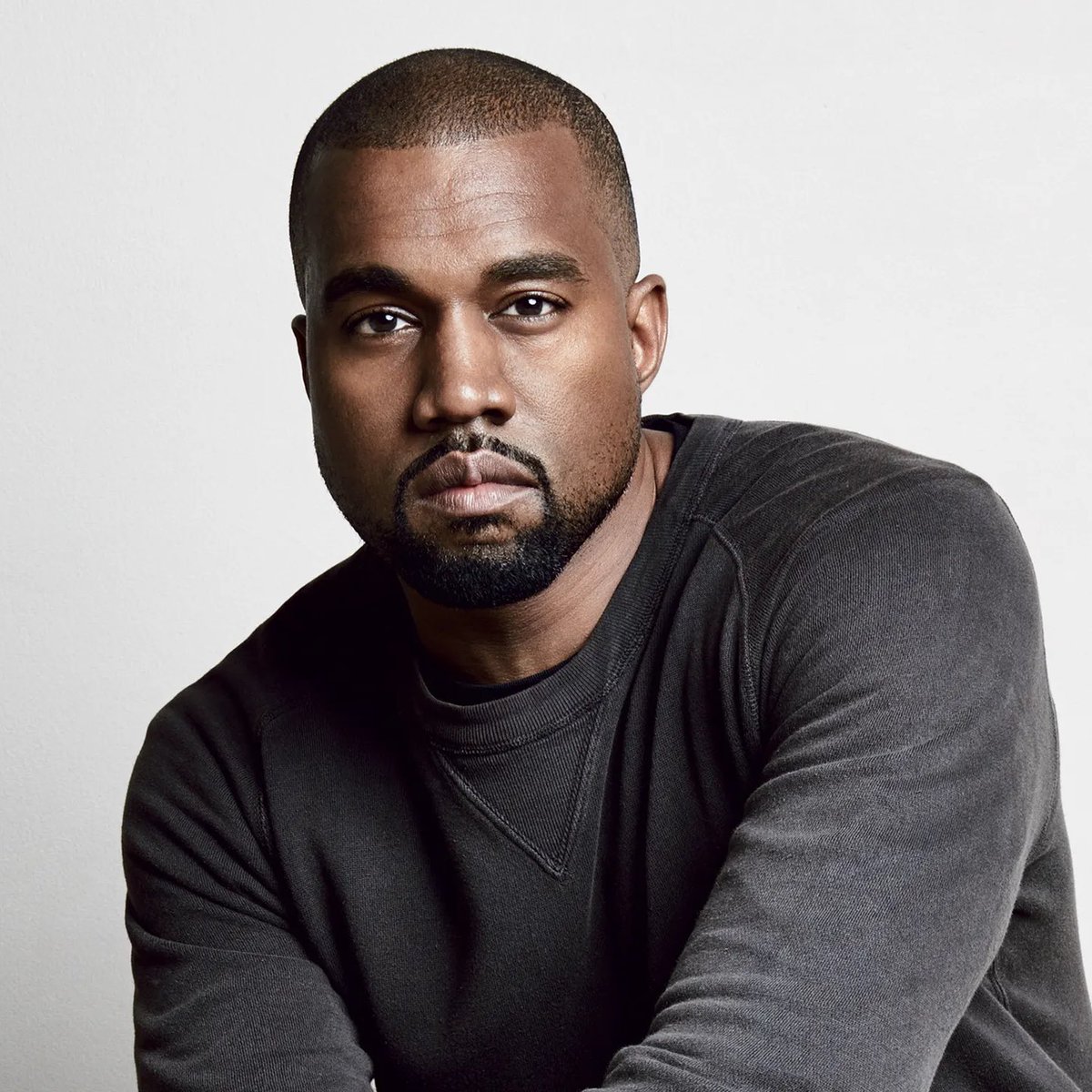 poptime's tweet photo. 🚨 VITÓRIA: Conta do Kanye West foi suspensa mais uma vez, uma hora após ter sido restaurada na plataforma. https://t.co/XT1BSFeXFR