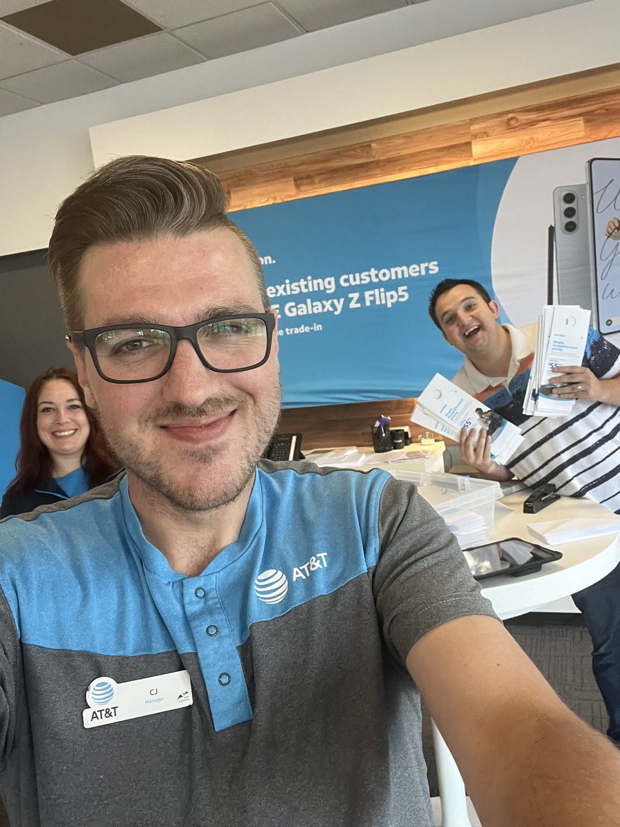 Getting ready to absolutely crush Fiber at Madison West!! Shout out to our Event Coordinator @EventsWithHarry for getting the ball rolling! <a href="/DrakeAumann1/">Drake Aumann</a> <a href="/shawnglinski/">Shawn Glinski</a> @BrianWest_GLM <a href="/JimLink20/">Jim Link</a>