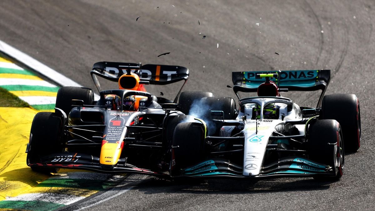 Hales_F1's tweet photo. 🚨NUEVO RÉCORD🚨

Con el incidente de hoy, Hamilton lleva chocando contra pilotos de Red Bull 6 años consecutivos.  

2018 - Verstappen 🇧🇭
2019 - Albon 🇧🇷
2020 - Albon 🇦🇹
2021 - Verstappen (x3) 🇬🇧🇮🇹🇸🇦
2022 - Verstappen 🇧🇷
2023 - Pérez 🇧🇪

🐐🐐🐐🐐🐐🐐 https://t.co/k6vwx3kgFh