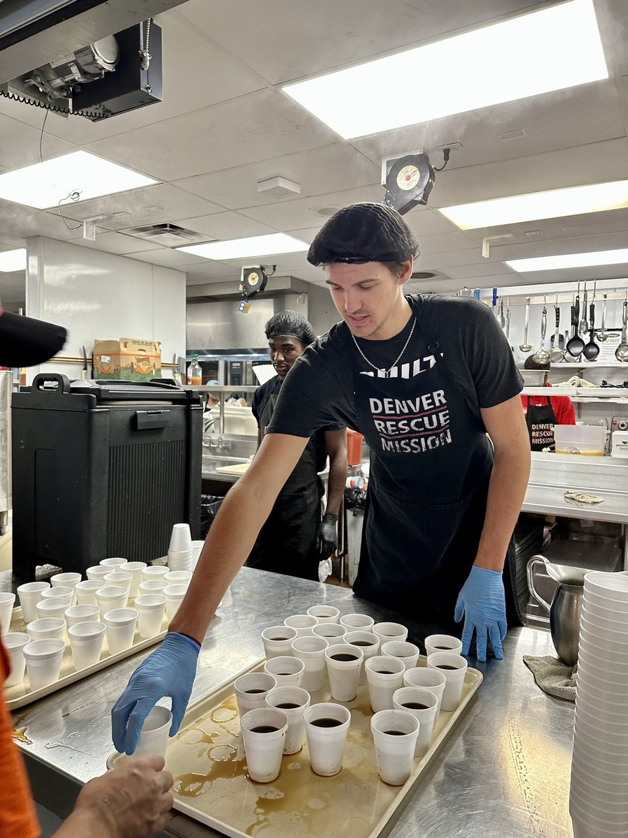 DenverNIL's tweet image. Today we joined forces with @denverrescue to give back to the community that supports us. Preparing breakfast, serving meals, and spreading smiles - an incredible experience uplifting those in need. Grateful to be part of such a compassionate city
#DenverStrong #BasketballForGood