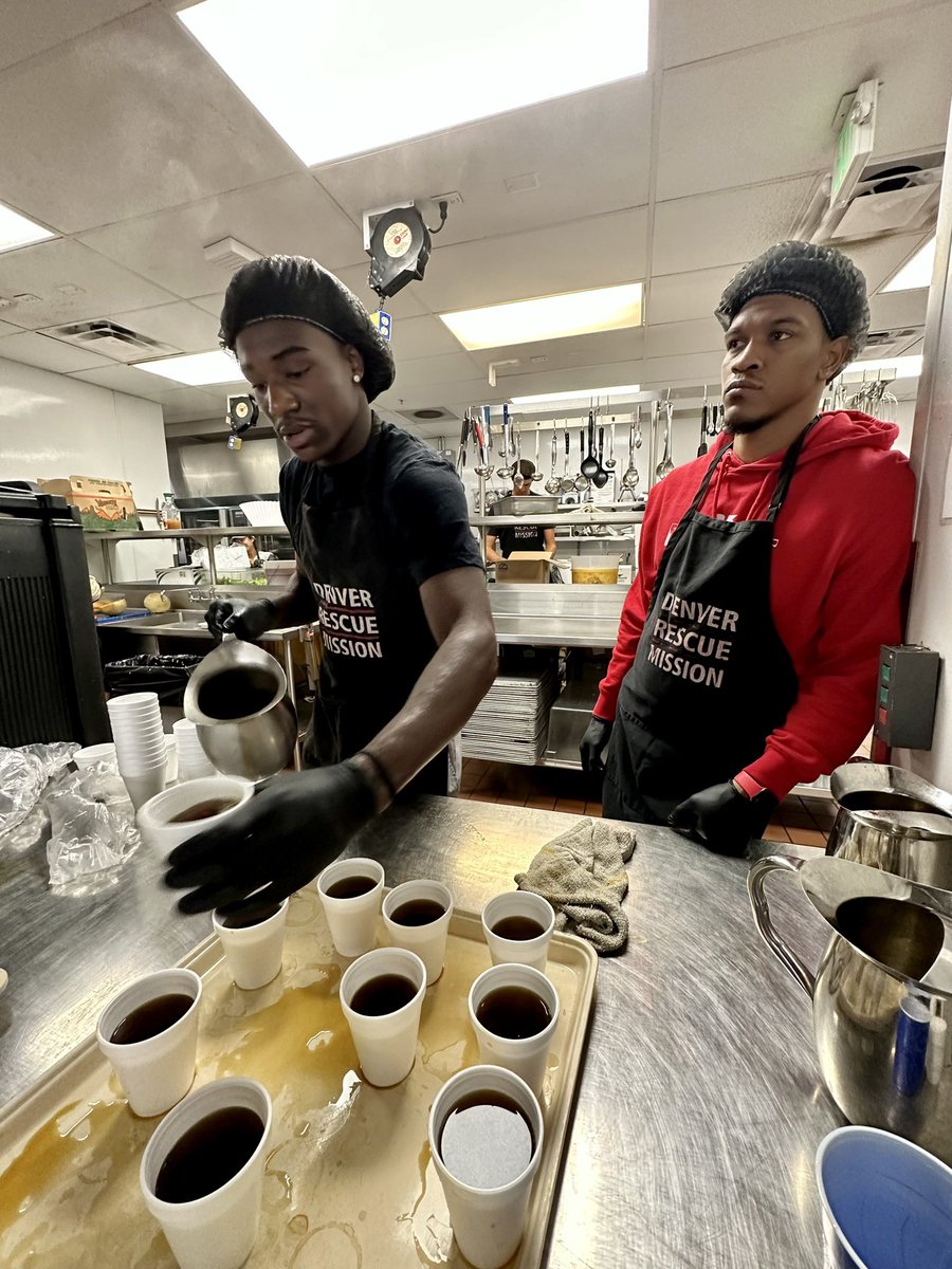DenverNIL's tweet image. Today we joined forces with @denverrescue to give back to the community that supports us. Preparing breakfast, serving meals, and spreading smiles - an incredible experience uplifting those in need. Grateful to be part of such a compassionate city
#DenverStrong #BasketballForGood