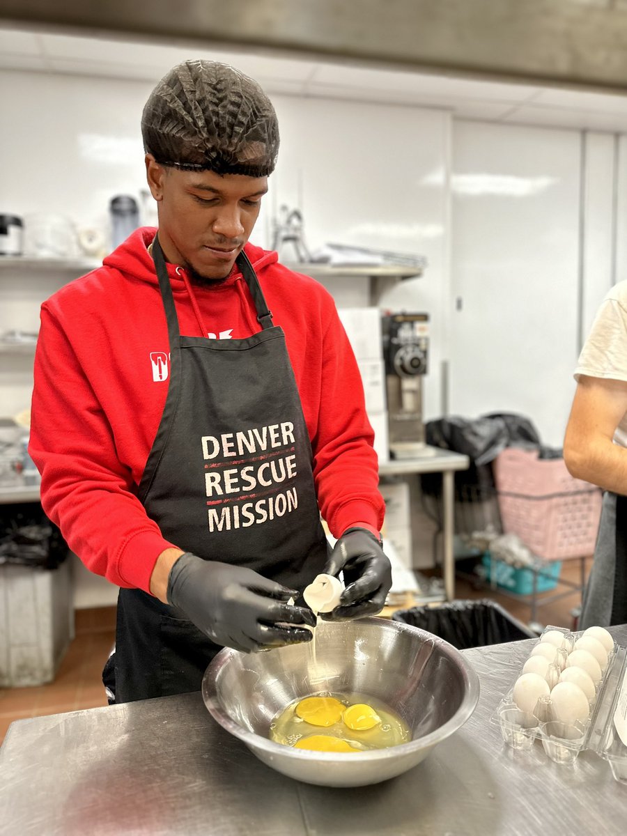 DenverNIL's tweet image. Today we joined forces with @denverrescue to give back to the community that supports us. Preparing breakfast, serving meals, and spreading smiles - an incredible experience uplifting those in need. Grateful to be part of such a compassionate city
#DenverStrong #BasketballForGood