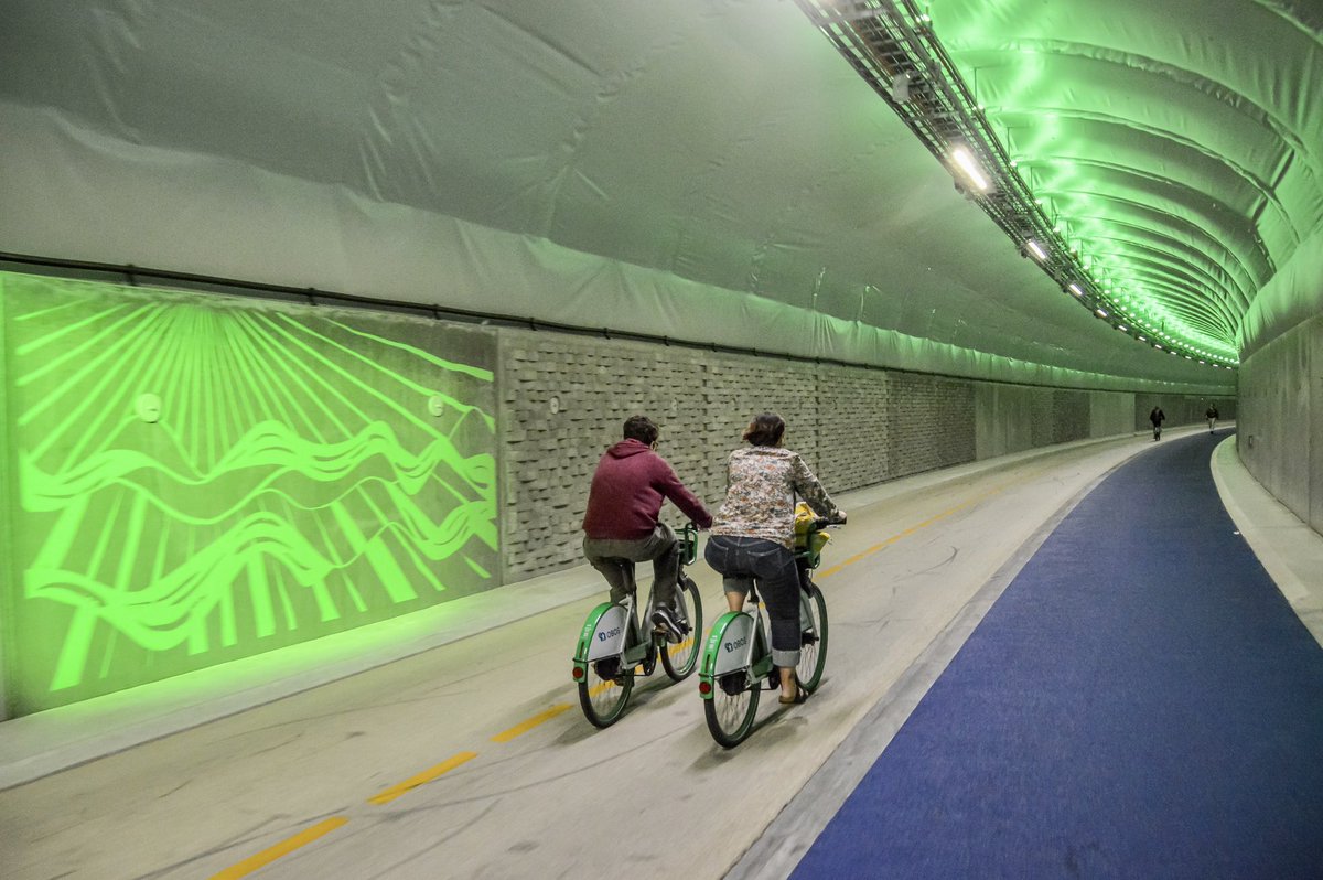 modacitylife's tweet image. In April 2023, Bergen opened the world’s longest purpose-built pedestrian and cycling tunnel: the 3,000-metre Fyllingsdalstunnelen.

Blasted through the base of the 477-metre tall Løvstakken Mountain, the €27-million project directly links the Fyllingsdalen and Mindemyren areas.