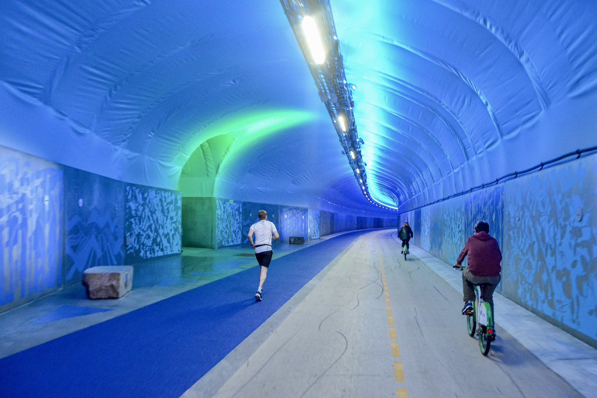 modacitylife's tweet image. In April 2023, Bergen opened the world’s longest purpose-built pedestrian and cycling tunnel: the 3,000-metre Fyllingsdalstunnelen.

Blasted through the base of the 477-metre tall Løvstakken Mountain, the €27-million project directly links the Fyllingsdalen and Mindemyren areas.