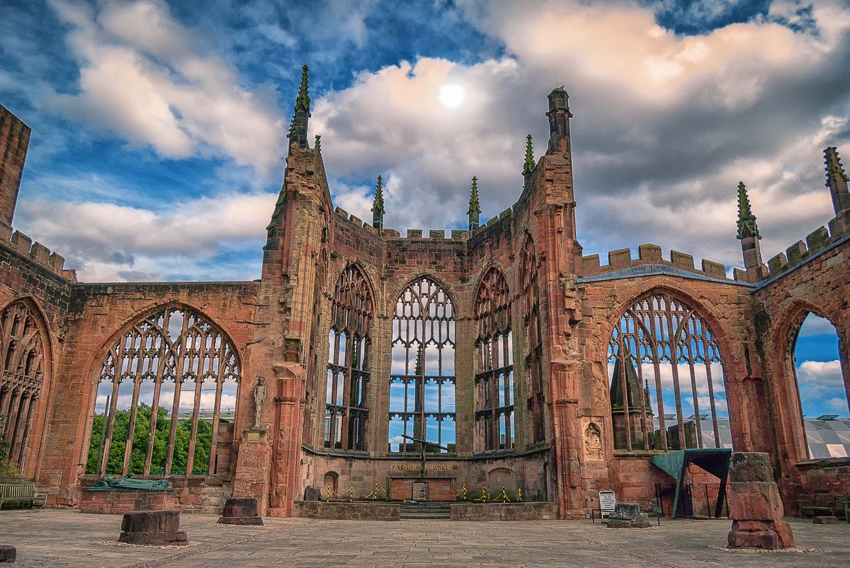 Great news: Coventry has been named as one of the top 50 cities in the world to study 🎉 

Our city has been ranked 44th in the <a href="/worlduniranking/">QS World University Rankings</a> #BestStudentCities 2024 based on factors like affordability and desirability

Find out more: topuniversities.com/city-rankings/…

📸: Rob Atherton
