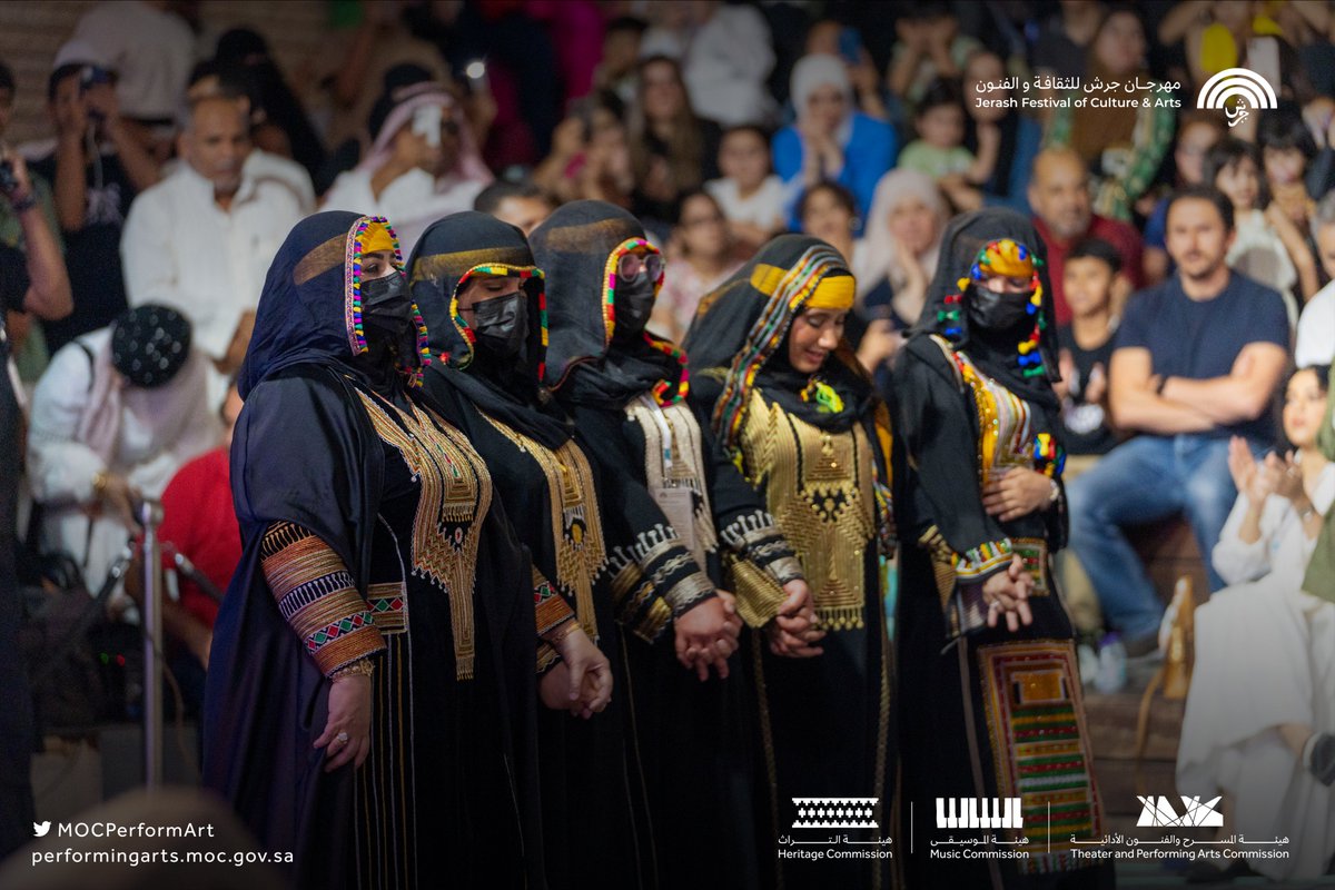 بخطوات إيقاعية متناغمة 🎶 
استعرضت الفرقة الأدائية النسائية فن الخطوة في مهرجان جرش للثقافة والفنون 2023.

#هيئة_المسرح_والفنون_الأدائية