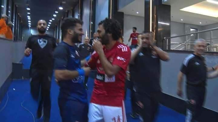 HananEm09348321's tweet photo. من يختار الاهلي وجمهوره لن يترك وحيدا كل الدعم للنينحا حسين الشحات ضد اعلام العار وضد اي متصيد لاخطاء لاعبينا 
#صحف_المغرب_تثير_الفتن https://t.co/UyZuEJNeA4