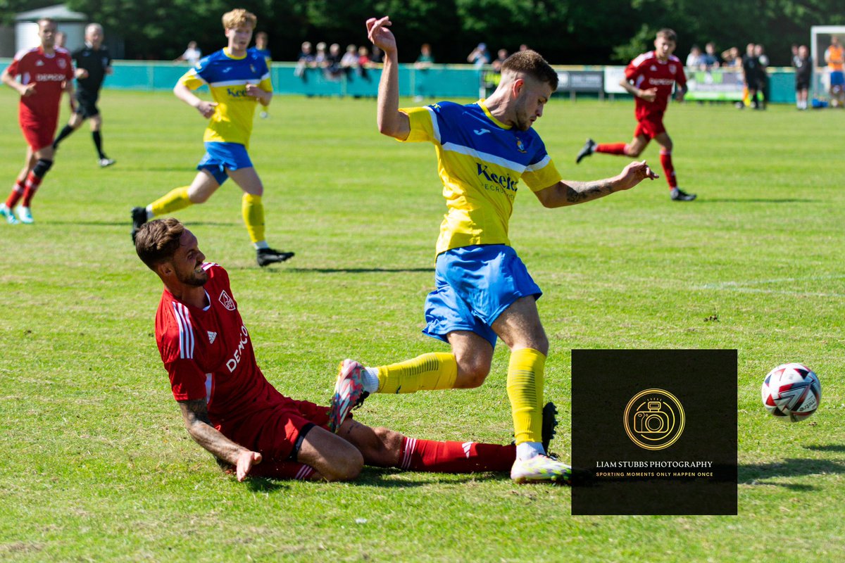 A snapshot from a new era at @NorwichUnitedFC in a 2-1 defeat to @ElyCityFC in the @ThurlowNunnL #sportsphotography #sportsphotographer #footballphotos #norfolkfootball