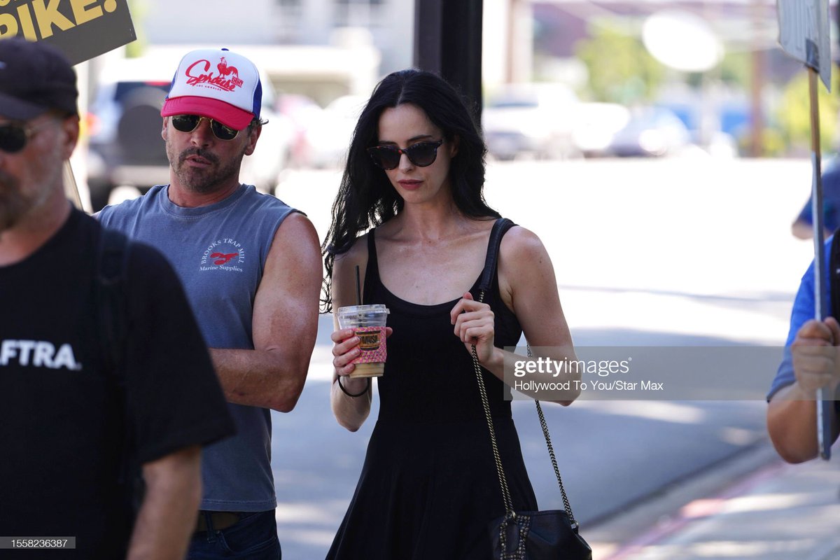 ulrichupdates's tweet photo. Skeet Ulrich walks the picket line in support of the SAG-AFTRA and WGA strike on July 27, 2023 in Los Angeles, California. https://t.co/qmgym4AhIQ