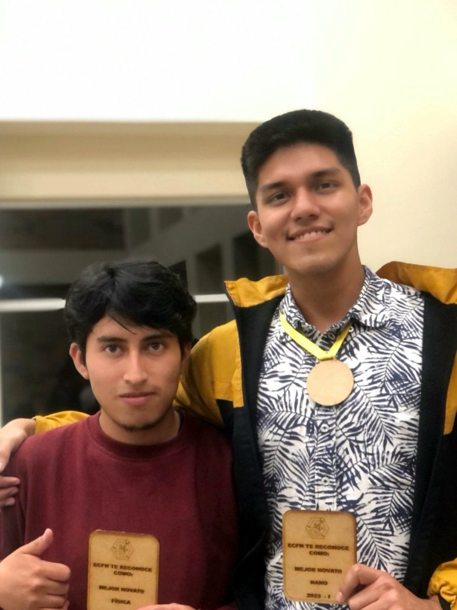 GabrielAlmachi2's tweet photo. Luego de pasar infiltrados en Tronco común en @UniYachayTech los ancianos de la tribu nos ha aceptado al fin. @MashiRafael Los de FISICA Y NANOTECNOLOGÍA hoy tuvimos nuestra novatada y fue espectacular, resolviendo acertijos, resolviendo  integrales :v en fin le esperamos aquí. https://t.co/H52UCe4Ne7