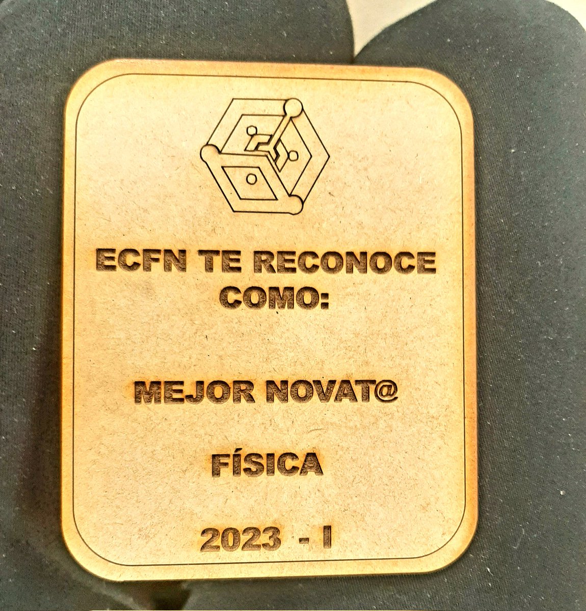 GabrielAlmachi2's tweet photo. Luego de pasar infiltrados en Tronco común en @UniYachayTech los ancianos de la tribu nos ha aceptado al fin. @MashiRafael Los de FISICA Y NANOTECNOLOGÍA hoy tuvimos nuestra novatada y fue espectacular, resolviendo acertijos, resolviendo  integrales :v en fin le esperamos aquí. https://t.co/H52UCe4Ne7