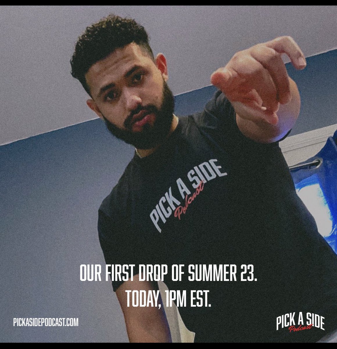 RussellT33's tweet photo. @haaaaandrew Of course Pick a side chooses it’s best member to model for the new merch 😤 

anyways I see no difference #BeardWave #KingxKing 👑 🐐 https://t.co/WBAQpSbN8a