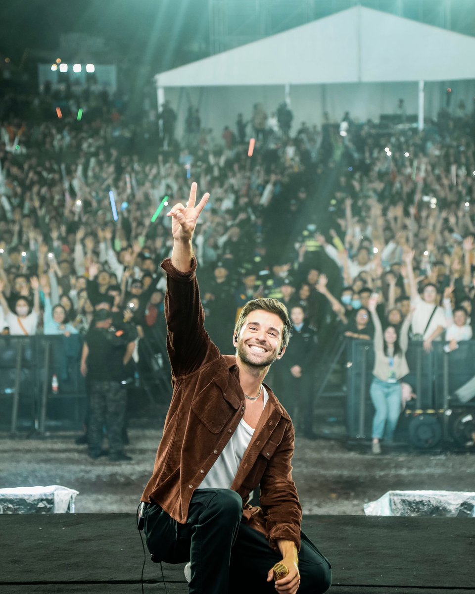 jakemiller's tweet photo. Played the sickest festival 3 hours away from civilization in Inner Mongolia yesterday 🤯 12,000 people https://t.co/2sV6q9EWff