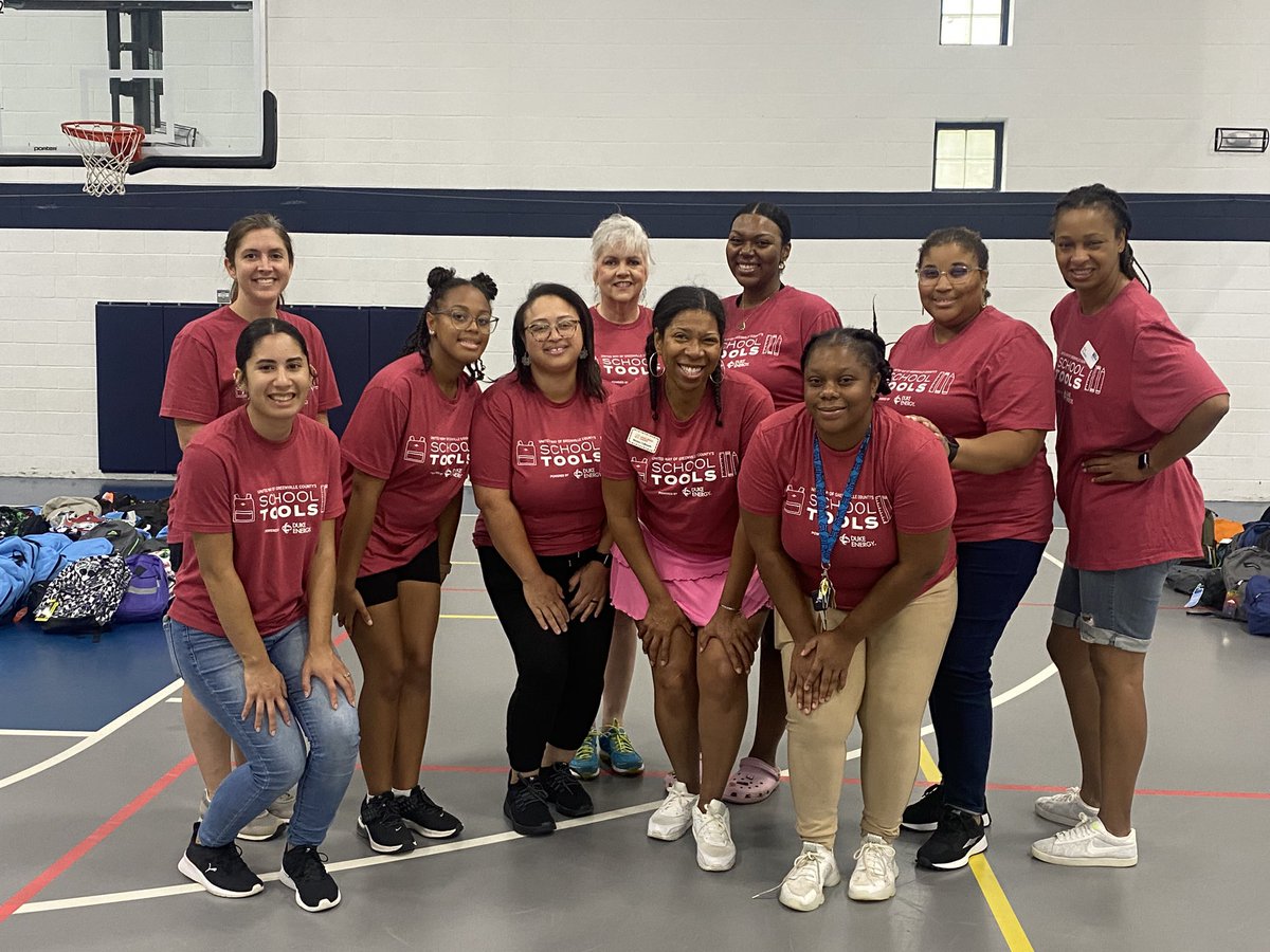 dmstyles0714's tweet photo. School tools Volunteer day - @UWGreenvilleSC https://t.co/knEU4Mcquo