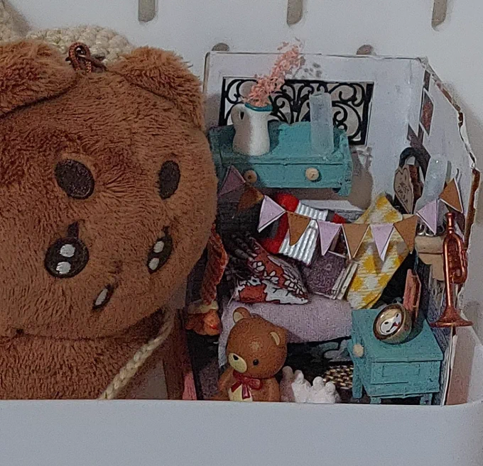 also tiny stuff in my room that i really like 