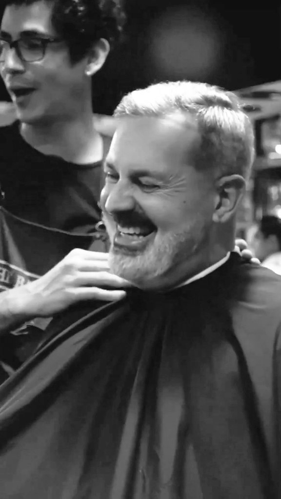 CarlosEsnaola's tweet photo. #TheBarberJob #ESNAOLA! #dj #caba #vintage #sound #tonic #vermouth #argentina #høst #buenosaires #música #lounge #cocktails🍹 #NuDisco #soulfulhousemusiclovers #radio #realdjs #pioneerdjs #Vintage #fashionstylist #stylefashionweekla #barcelonacityfm #radio https://t.co/EauuxTG2Yr