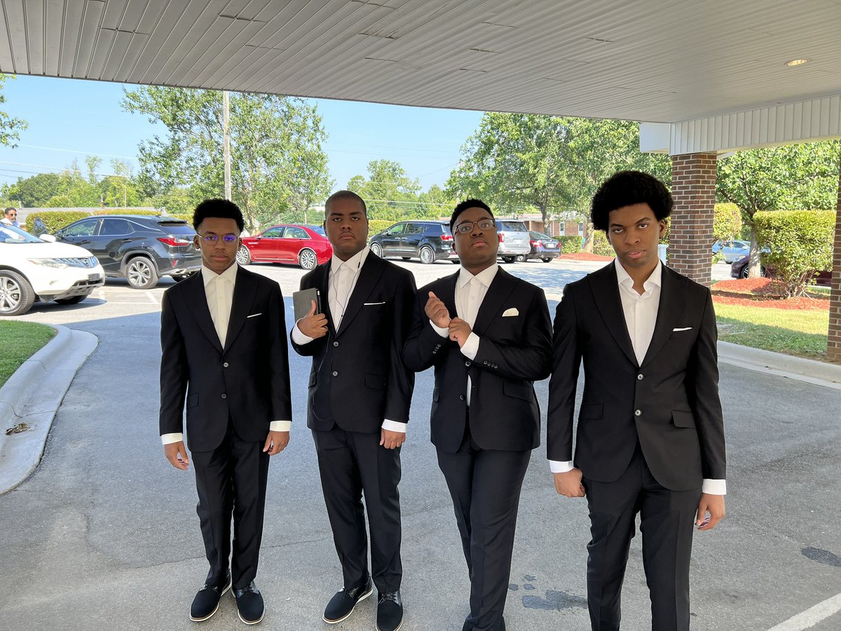 Marcusldawson's tweet photo. The fellas!!! 

My baby boys are no longer babies! They are now GROWN MEN….. 

I Love my #tribe! #tribedawson #love #daddysboys #eastcoast #familytrip #thefellas https://t.co/UuIk49aVCT