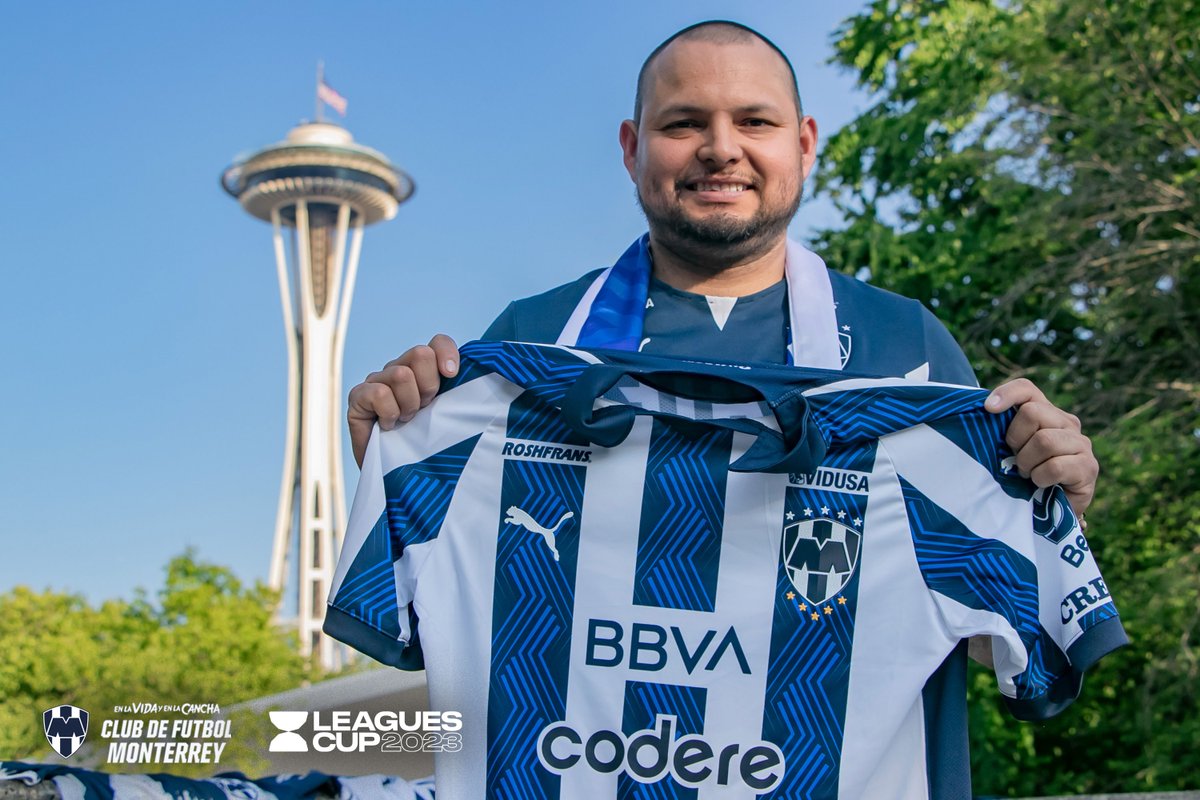 WeAreRayados's tweet image. The love for the blue and white is part of one's life. 💙🤍

Just like our friend in Seattle, José Hernández, who carries his pride of being #Rayado everywhere.  👊🏼

#EarnYourStripes🔵⚪