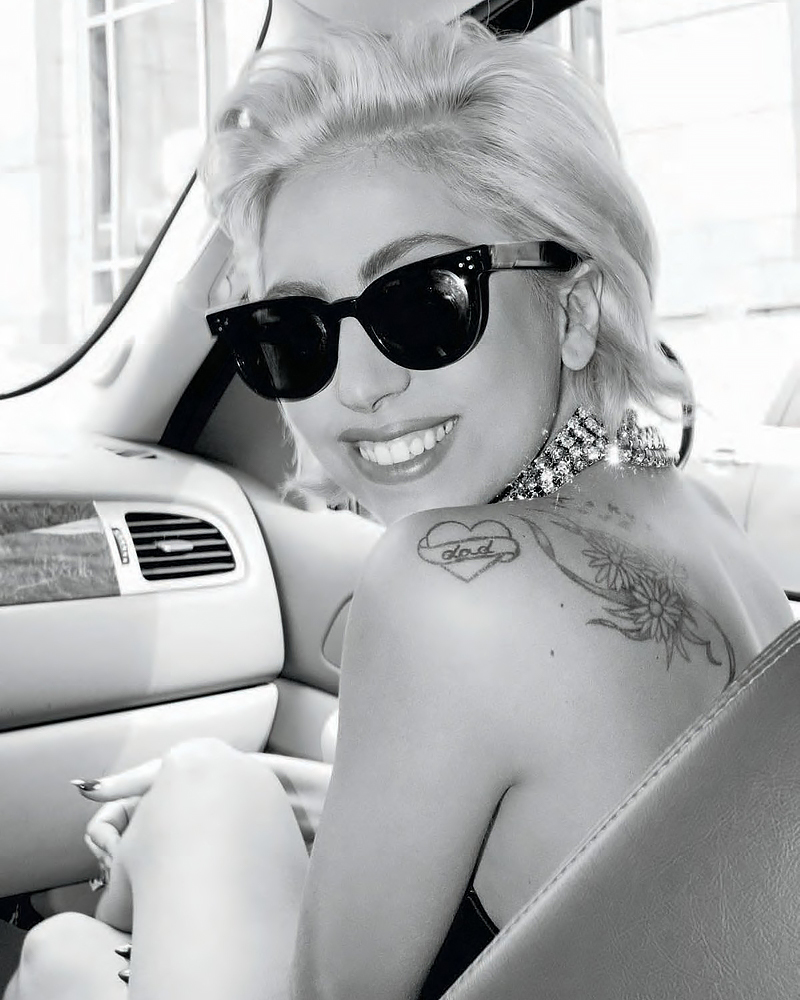 TheGagaArchives's tweet photo. Lady Gaga, August 2010. https://t.co/xqC1jpkVXS