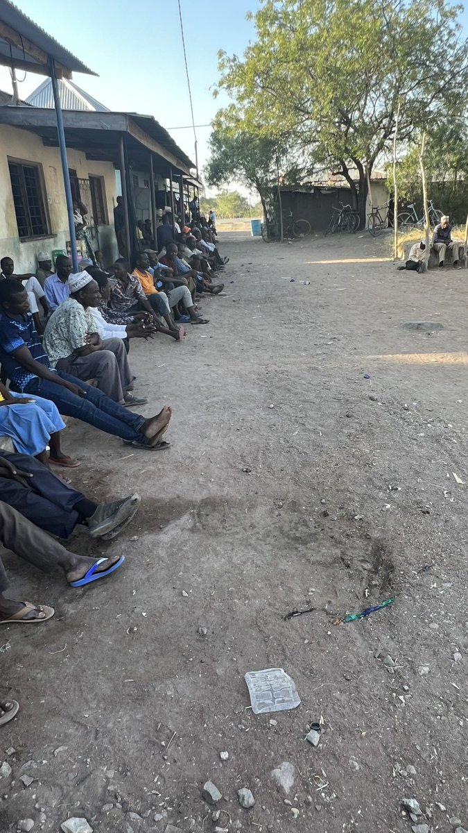 jacksonmnyawam2's tweet image. Leo tukizungumza na wananchi wa Kata ya bubiki Kijiji cha Bubiki Jimbo la kishapu,Michango,Wananchi wenye kipato duni wanufaika wa #TASAF Kugeuzwa Makatapilla ya Kulima Barabara kama kigezo cha Kupata Pesa za TASAF ni kilio kikubwa kwa wananchi Wengi wa Vijijini na Mijini