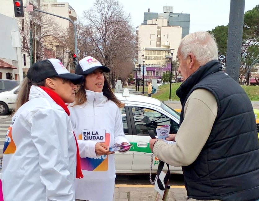 EvaGabriiela's tweet photo. •𝗣𝗹𝗮𝘇𝗮 𝗕𝗲𝗹𝗴𝗿𝗮𝗻𝗼 #Equipo #SindicatoTaxisBeron #Juntos porque defendemos y amamos nuestra querida Ciudad ❤️ .
Es con #JulioGarro2023 #Intendente con el #ColoSantilli en la #Provincia y con #Larreta 🇦🇷 la esperanza para nuestra #Argentina!!!! https://t.co/8LUKMruXPc