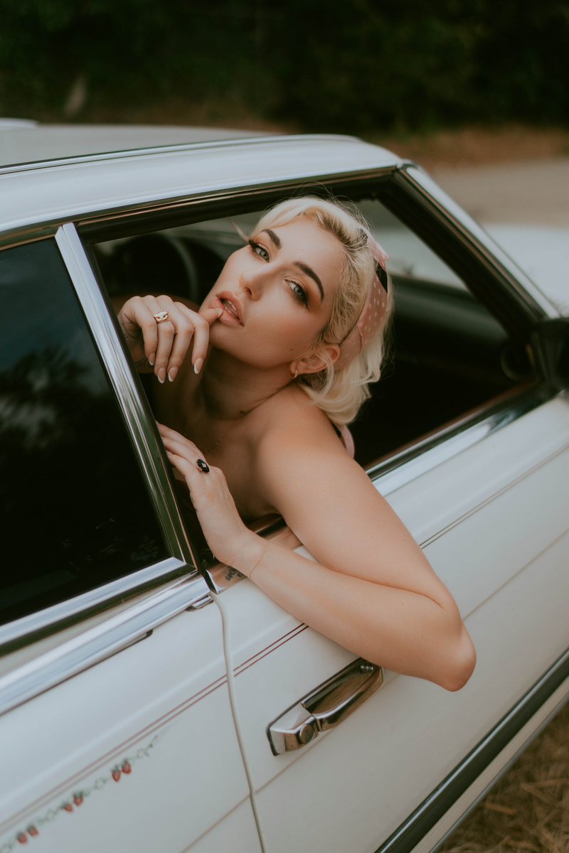 skyebluewantsu's tweet photo. Wanna go for a drive? https://t.co/KVbAc1ibzr