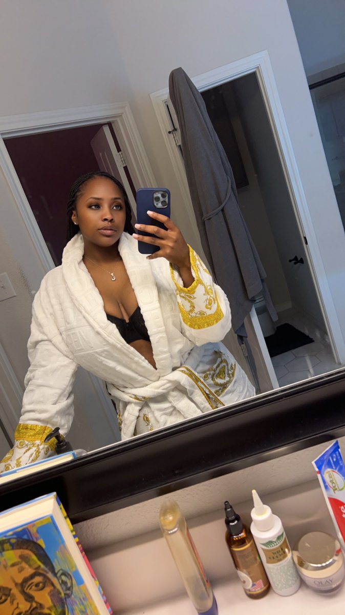 BaddCella's tweet photo. Self care 1st x then we outside tonight 😝 https://t.co/OOIHdRYu2E