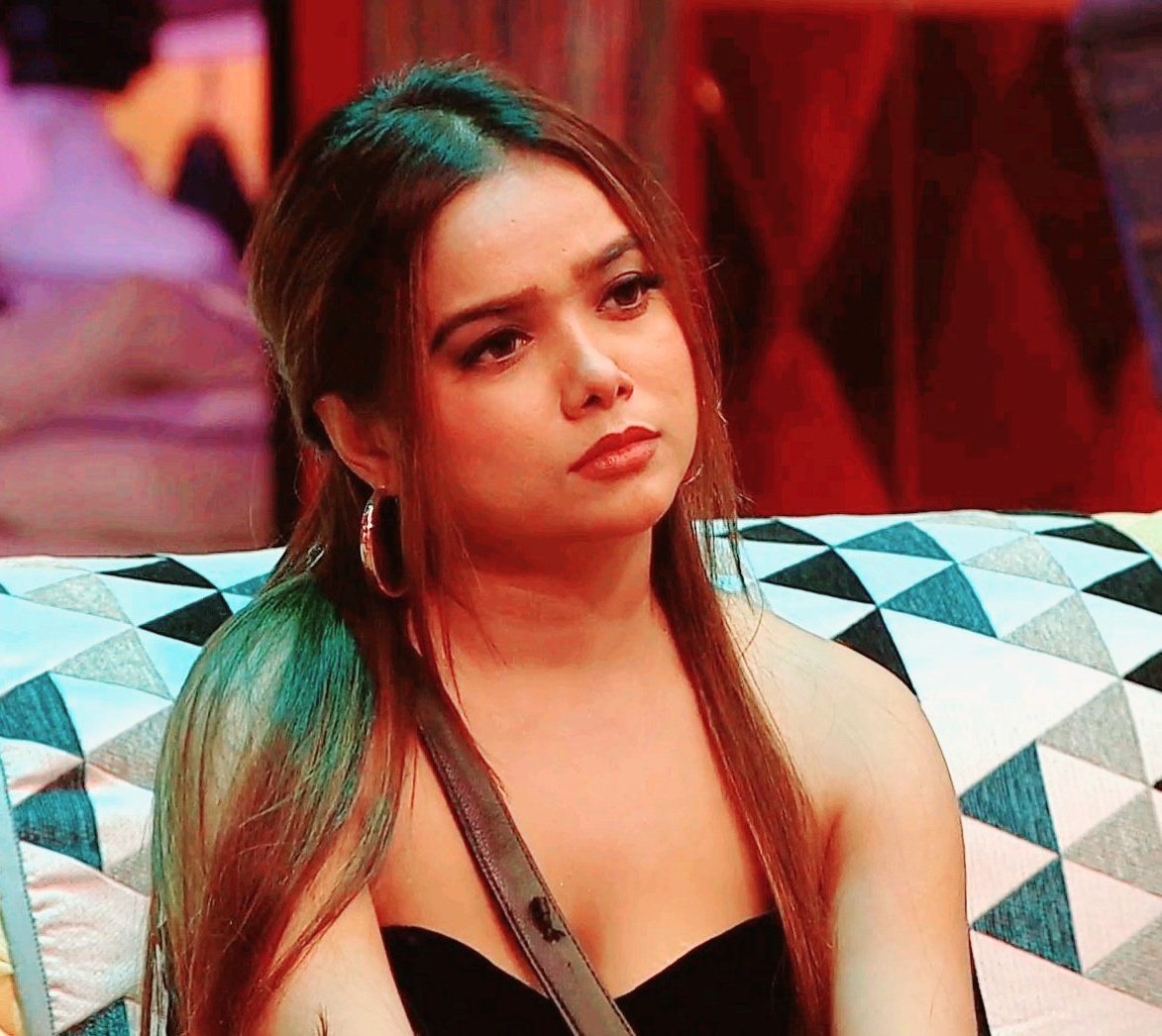 ManishaRani08's tweet photo. Salman to #ManishaRani " Just sit &amp; dont irritate"
Why man why ?
Just becoz she is not taking your Ladli PoojaBhatt's dominancy? Just becoz she is exposing Maker's script 
Rt If you think Salman was unfair with Manisha
#StopDegradingManisha 
#ManishaRani https://t.co/pkQtnBq4a0