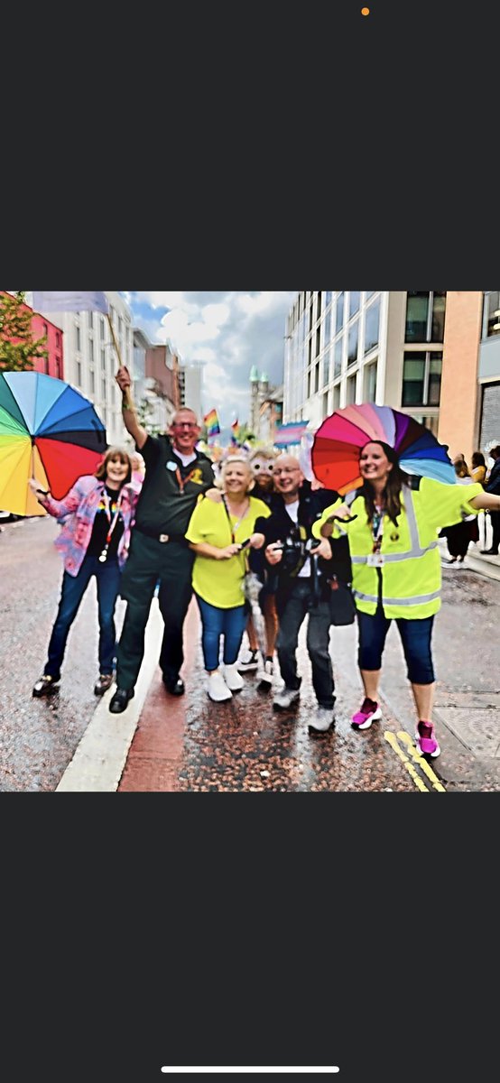 Another great day at #BelfastPride with <a href="/NIAS999/">NIAS</a> and fabulous HSC colleagues . Thanks to <a href="/healthdpt/">Department of Health</a> Permanent Secretary for showing leadership and support for HSC LGBTQI+ workforce <a href="/orlaba/">Orla Barron</a> <a href="/SamanthaWhann/">Samantha Whann</a> <a href="/MichelleMorHR/">Michelle Morris 🌈</a> @fid1dec