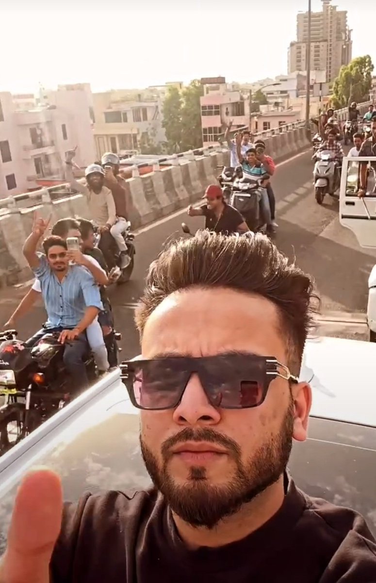 FightOfThoughts's tweet photo. Ye janta yu hi pyaar nahi krti ... wjah hai is ke peechai acha insaan,nek dil hai...

#StayStrong 
#ElvishYadav𓃵 
#ElvishYadav 
#ElvishArmy 
#Elvishraosahab 
#ELVISJUSTICE
#SystummArmy 
#Systumm https://t.co/Ykyi0qvXkr