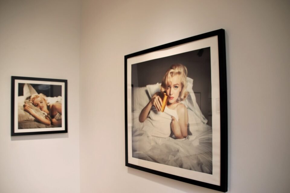 XY194's tweet image. L'#ExpérienceMonroe continue à la @galerie_joseph❗
Comme @Math_Msg, découvrez une oeuvre #transmédia par @BenoitNguyenTat et @Sphyras_:  l'autobiographie de #MarilynMonroe en #VR et en #BD, avec des clichés inédits.
👉@yojg @TheArchivesLLC @Robert_Laffont
actu.fr/ile-de-france/…