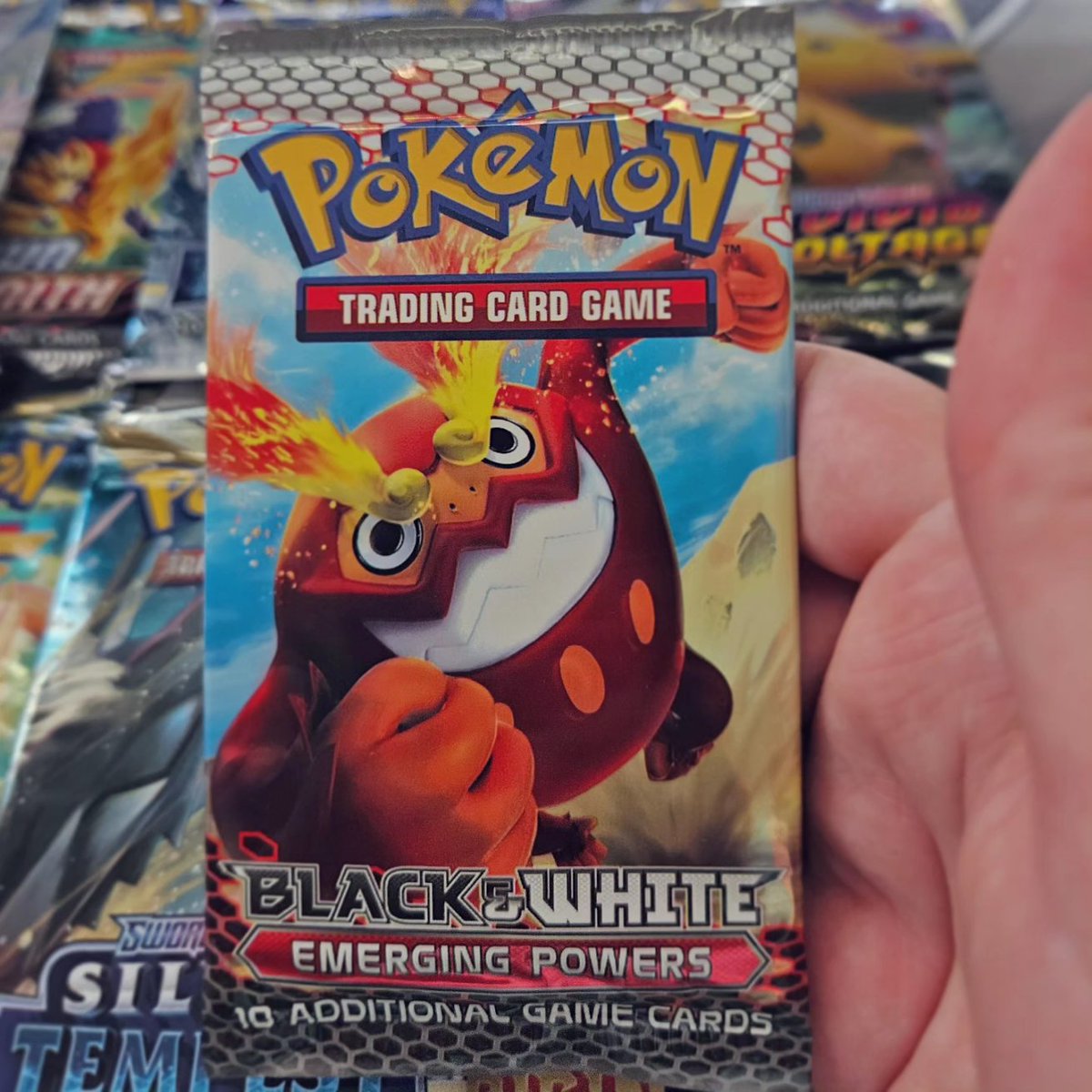 ShiningDanny1's tweet photo. Decided to treat myself to 2 @poke_rev mystery packs and ended up pulling another silver! Definitely keeping this sealed✨
Also, Arnold was really happy that I was home again; he cuddled me 4 times this morning alone before I got up💜
#emergingpowers #sealed #pokemon https://t.co/Kj50SyEPaH