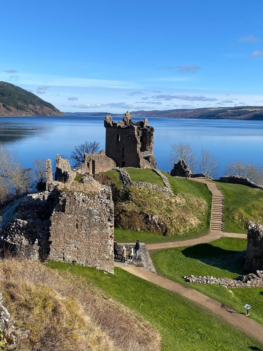 VisitScotland's tweet photo. Hands up if you want to visit Loch Ness! 🙋‍♀️💙

📍 Urquhart Castle, @visitiln 📷 IG/scotlandsbucketlist @SpiritHighlands https://t.co/YL1thVx897